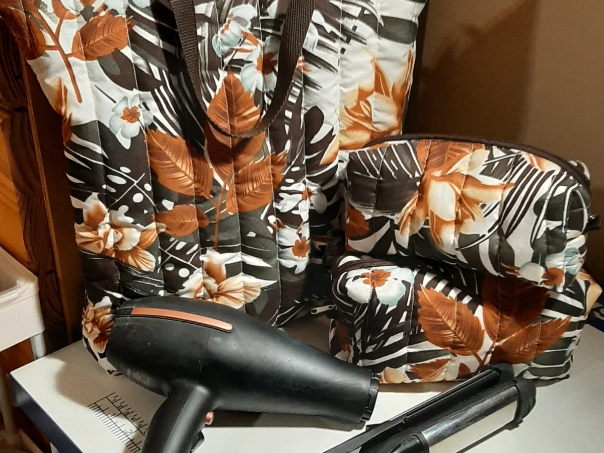 Cosmetic bag set